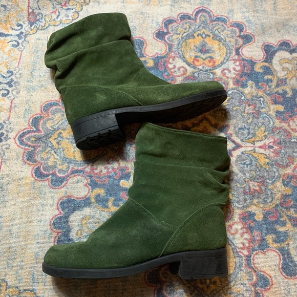 MARTINO Green Suede Pull On Boots Made in Canada - Picture 4 of 8